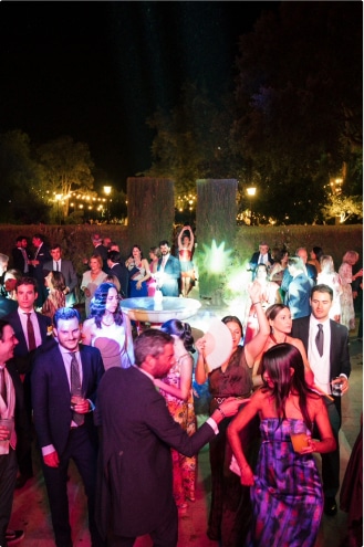 Servicios para bodas – Música. Celebración nocturna de boda celebrada en Cortijo El Esparragal (Gerena, Sevilla).