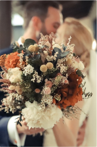 Servicios para Bodas - Flores. Ramo de novia en boda celebrada en Cortijo El Esparragal